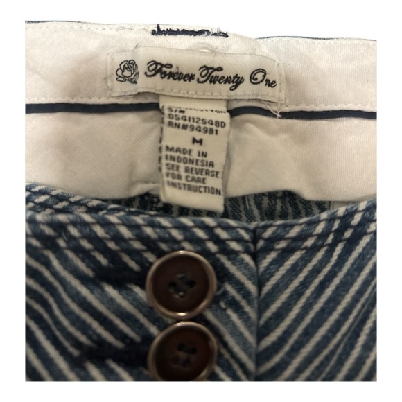 Nautical Women's Striped Blue and White Denim Shorts Size Medium - Picture 3 of 3